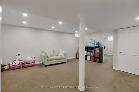 1539 Nipissing Court Pickering ON L1V 6T8