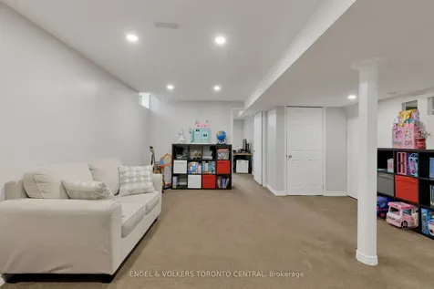 1539 Nipissing Court Pickering ON L1V 6T8