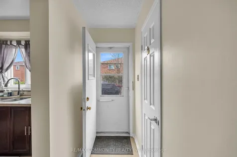 43 Muirbank Boulevard Toronto ON M1C 4S7