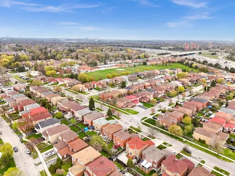 43 Muirbank Boulevard Toronto ON M1C 4S7