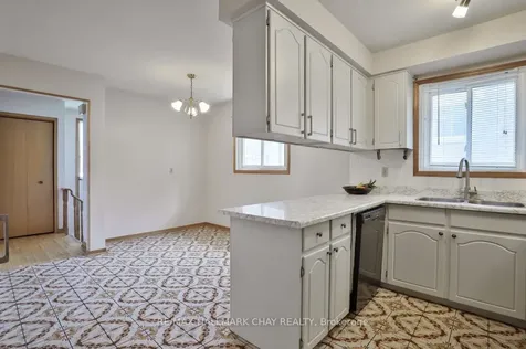 63 Fred Bland Crescent Toronto ON M1J 3L7