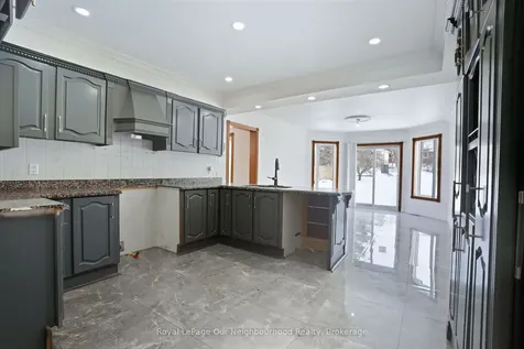 79 Elizabeth Street Oshawa ON L1J 8H3
