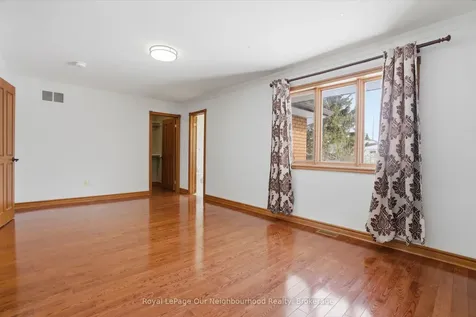 79 Elizabeth Street Oshawa ON L1J 8H3