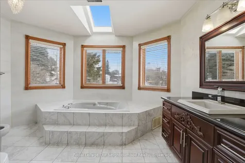 79 Elizabeth Street Oshawa ON L1J 8H3