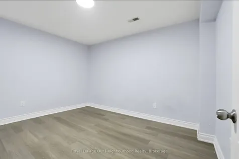 79 Elizabeth Street Oshawa ON L1J 8H3