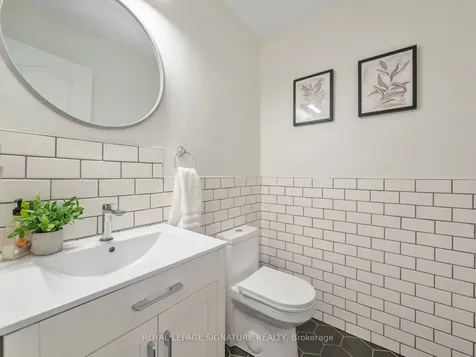 7 Decatur Place Whitby ON L1R 3R1