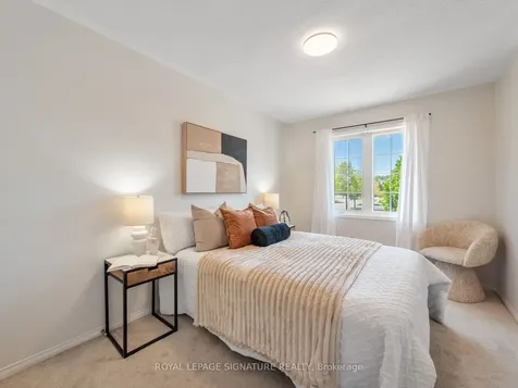 7 Decatur Place Whitby ON L1R 3R1