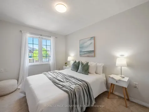 7 Decatur Place Whitby ON L1R 3R1