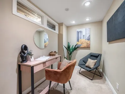 7 Decatur Place Whitby ON L1R 3R1