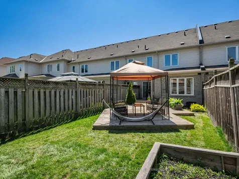 7 Decatur Place Whitby ON L1R 3R1
