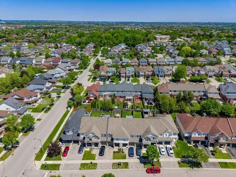 7 Decatur Place Whitby ON L1R 3R1