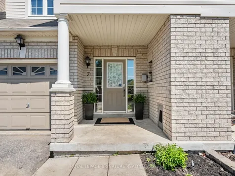 7 Decatur Place Whitby ON L1R 3R1