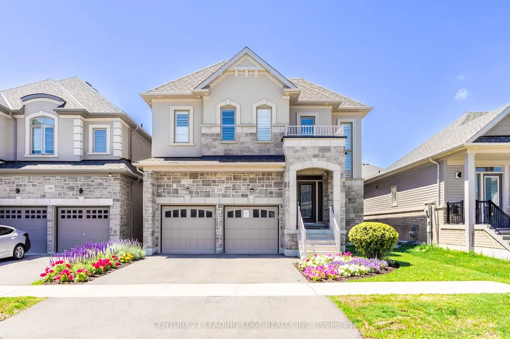 228 Fleetwood Drive Oshawa ON L1K 3E7