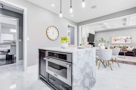 228 Fleetwood Drive Oshawa ON L1K 3E7