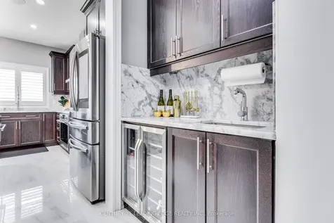 228 Fleetwood Drive Oshawa ON L1K 3E7
