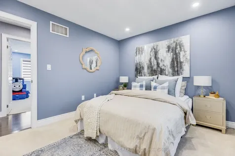 228 Fleetwood Drive Oshawa ON L1K 3E7