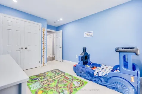 228 Fleetwood Drive Oshawa ON L1K 3E7