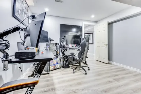 228 Fleetwood Drive Oshawa ON L1K 3E7