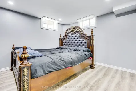 228 Fleetwood Drive Oshawa ON L1K 3E7