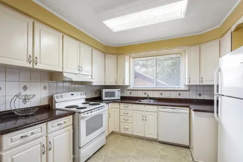 14 Farmbrook Road Toronto ON M1J 2S4