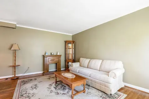 14 Farmbrook Road Toronto ON M1J 2S4