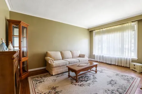14 Farmbrook Road Toronto ON M1J 2S4