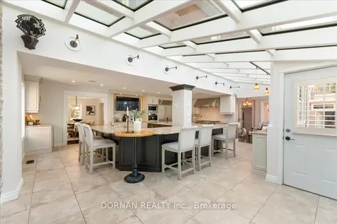 9 Hanover Court Whitby ON L1N 7J1