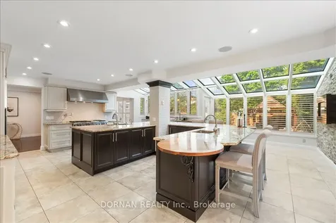 9 Hanover Court Whitby ON L1N 7J1