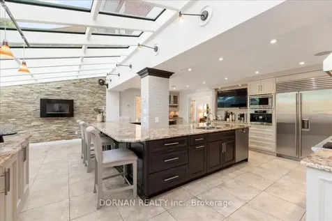 9 Hanover Court Whitby ON L1N 7J1