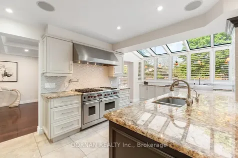 9 Hanover Court Whitby ON L1N 7J1