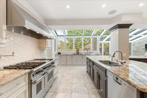 9 Hanover Court Whitby ON L1N 7J1