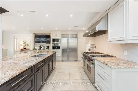 9 Hanover Court Whitby ON L1N 7J1