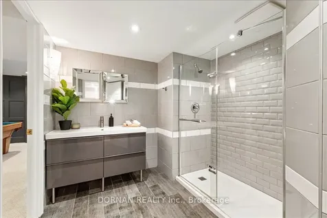 9 Hanover Court Whitby ON L1N 7J1
