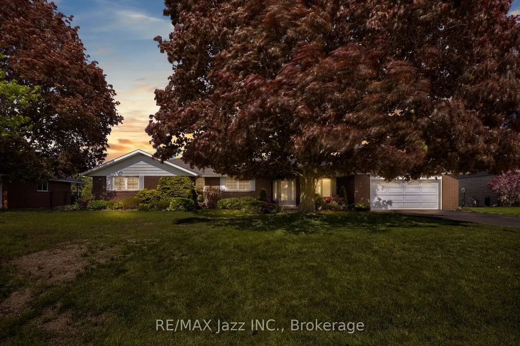 961 Swiss Heights Oshawa ON L1K 2A7