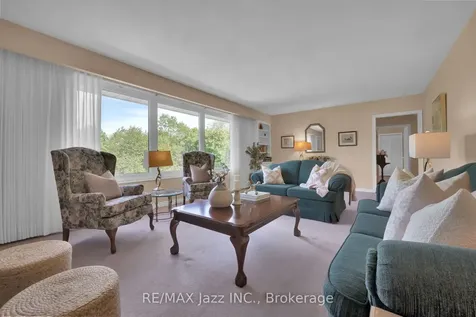 961 Swiss Heights Oshawa ON L1K 2A7