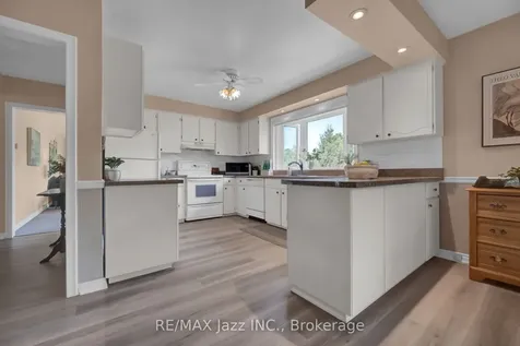 961 Swiss Heights Oshawa ON L1K 2A7