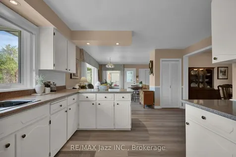961 Swiss Heights Oshawa ON L1K 2A7