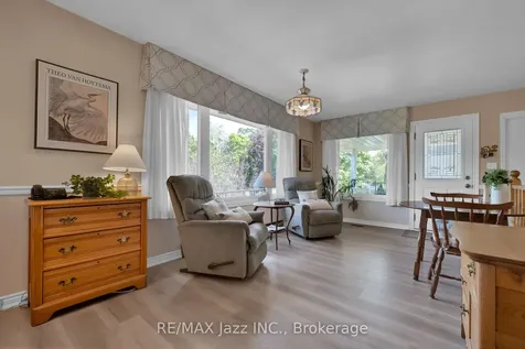 961 Swiss Heights Oshawa ON L1K 2A7