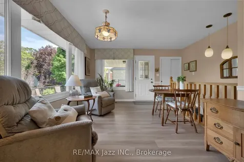 961 Swiss Heights Oshawa ON L1K 2A7