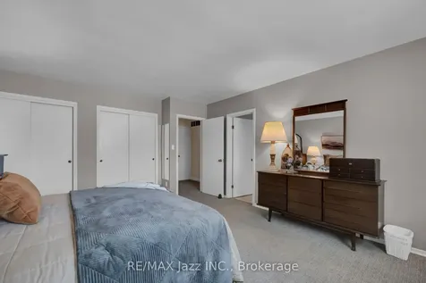 961 Swiss Heights Oshawa ON L1K 2A7