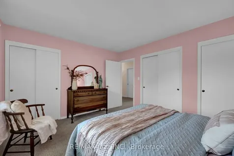 961 Swiss Heights Oshawa ON L1K 2A7