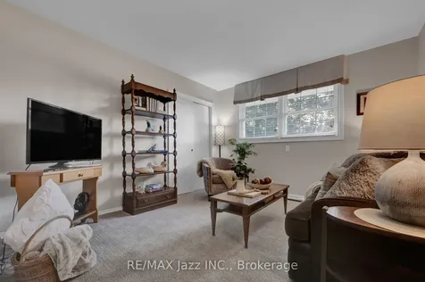961 Swiss Heights Oshawa ON L1K 2A7