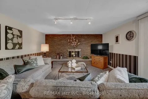 961 Swiss Heights Oshawa ON L1K 2A7