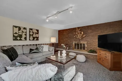 961 Swiss Heights Oshawa ON L1K 2A7