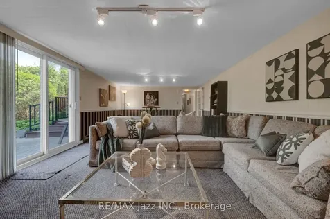 961 Swiss Heights Oshawa ON L1K 2A7
