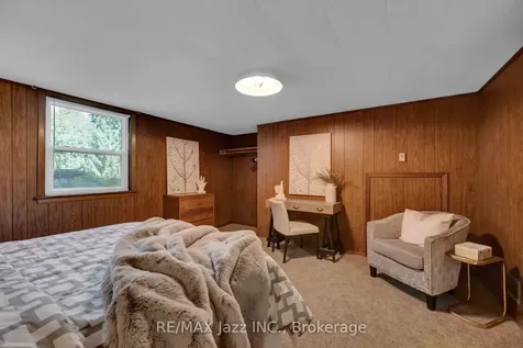 961 Swiss Heights Oshawa ON L1K 2A7