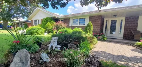 961 Swiss Heights Oshawa ON L1K 2A7