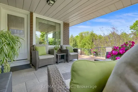 961 Swiss Heights Oshawa ON L1K 2A7