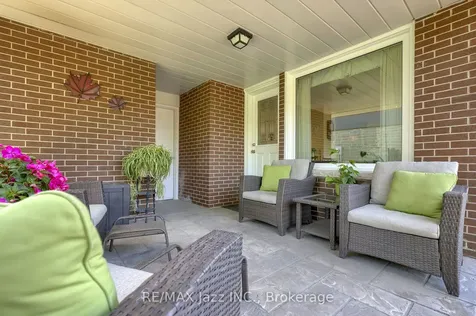 961 Swiss Heights Oshawa ON L1K 2A7