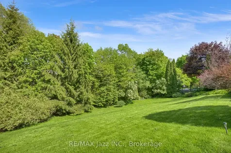 961 Swiss Heights Oshawa ON L1K 2A7